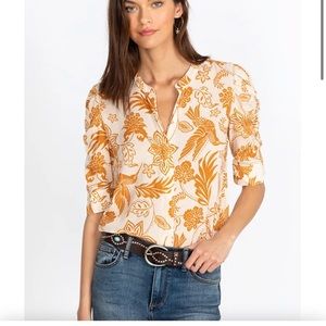 Johnny was blouse size L